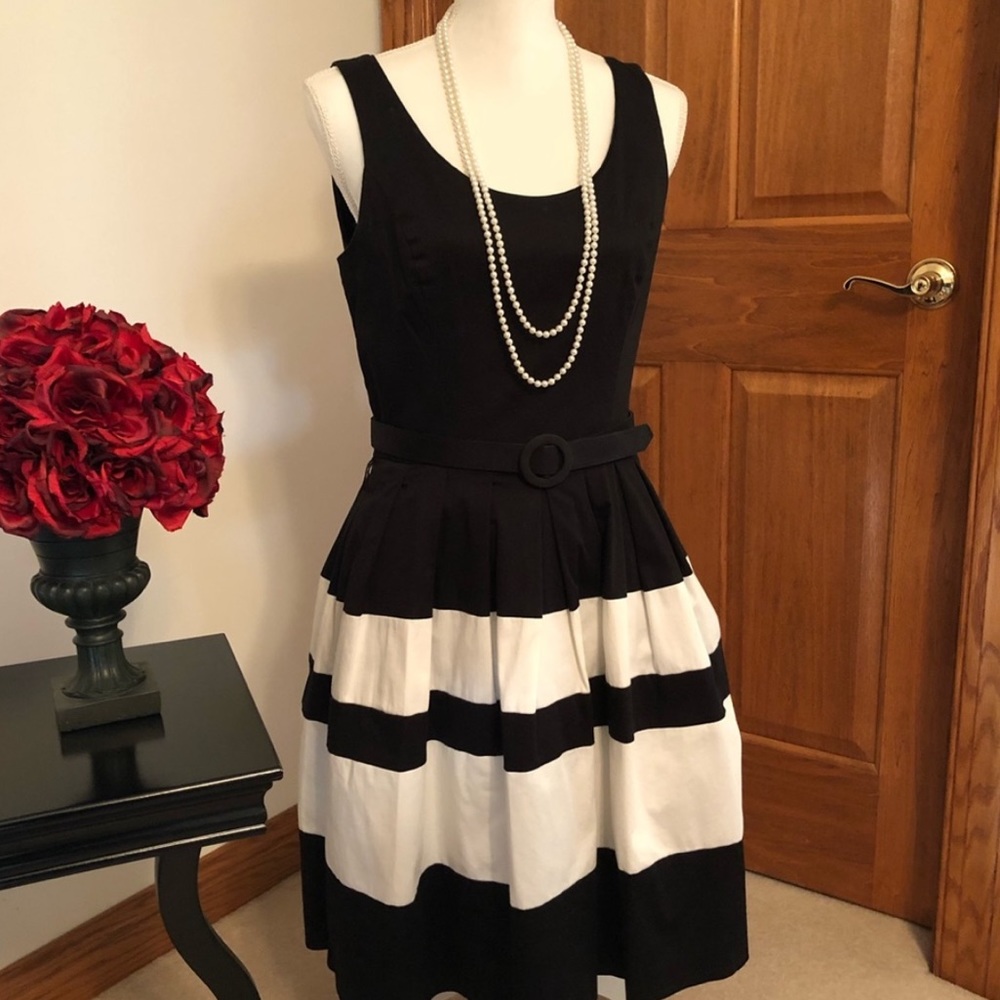 WHBM Black and White Dress with pockets and belt